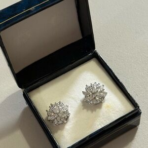 NEW Elegant Silver Crystal Stud Earrings
